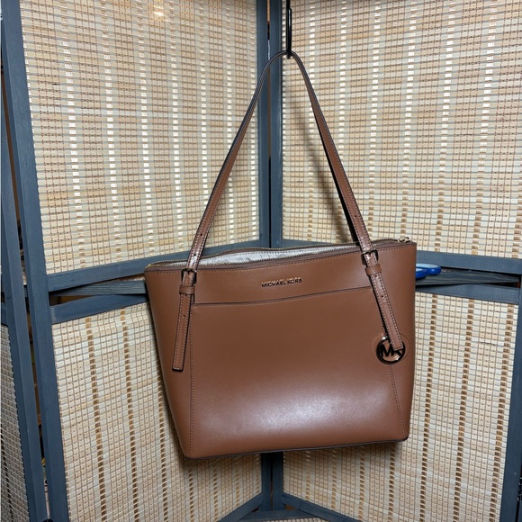 Michael Kors Voyager Large Saffiano Leather Tote - Picture 2 of 14